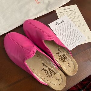 Brand new. Never been worn. Sabah handmade slippers.